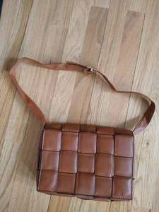 lot 85 image: Handbag, Marked Bottega Veneta, But Doesnt Seem Authentic - Like New