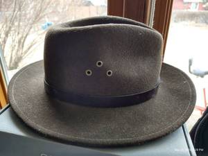 lot 105 image: Mens Size M 100% Wool Country Gentleman Lite Felt Hat