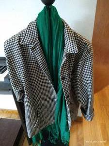 lot 122 image: Ladies Size M Bemidji Woolen Mills Houndstooth Coat With Scarf