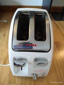 lot 135 image: T-Fal Toaster