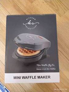lot 136 image: Kitchen Selectives Mini Waffle Maker - NEW