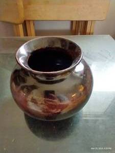 lot 139 image: Pretty Mauve And Black Pottery Piece