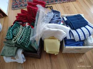 lot 145 image: Lot Of Kitchen Linens