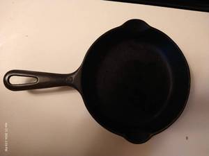 lot 161 image: Griswold Erie PA 709 3 Cast Iron Skillet