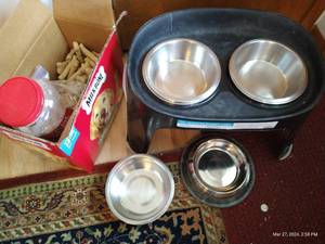 lot 163 image: Elevated Dog Diner, 6 Bowls, Box Of Large Milk Bones