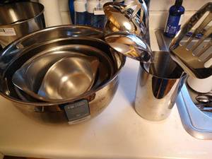 lot 182 image: Stainless Steel Bowl And Utensil Lot