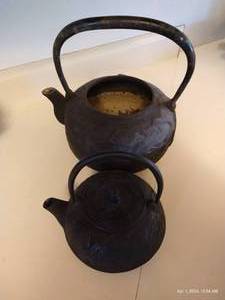 lot 198 image: Asian Cast Iron Teapots - 8 And 6