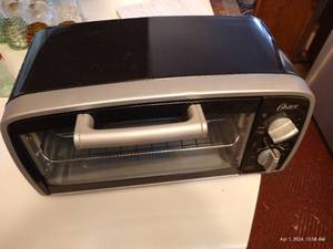 lot 200 image: Oster Countertop Toaster Oven - Appears New