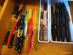 lot 227 image: Drawer Of Knives - A Few Henckels