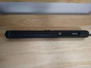 lot 302 image: Street Wise Security Products Stun Gun Baton Flaashlight - Untested
