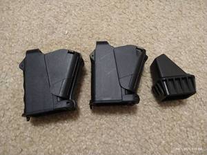 lot 318 image: 3 Pistol Mag LoaderUnloaders