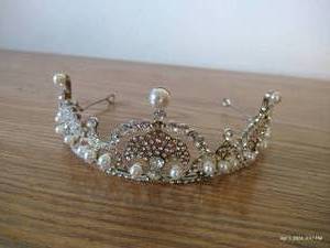lot 335 image: Tiara