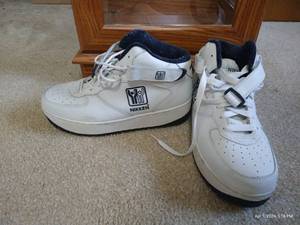 lot 352 image: Nikken Weighted Exercise Shoes - Mens Size 9.5