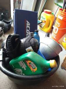 lot 382 image: Oil Changing Lot - Drip Pans, Knee Pads, Etc