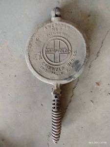lot 401 image: Vintage Griswold Cast Iron #8 Waffle Press