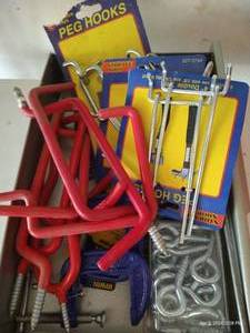 lot 419 image: Tray of Hooks, Pegs, Clamps - NEW