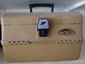 lot 424 image: Old Pall Tackle Box & Contents