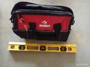 lot 432 image: Husky Tool Bag w Hardware & Level