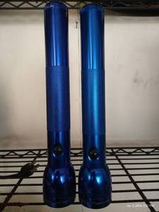 lot 456 image: Two Heavy Mag Lite Flash Lights