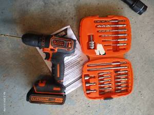 lot 471 image: Black & Decker Drill & Bit Set