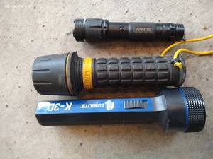 lot 473 image: Flashlight & Vipertek Sun Gun Flashlight