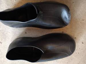 lot 475 image: Tingley XL Waterproof Overshoes, Like New