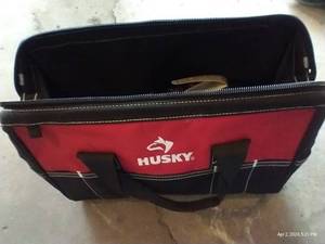 lot 479 image: Husky Tool Bag & Painting Sanding Tools