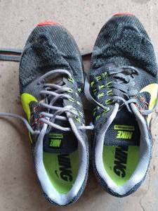 lot 485 image: Size 10 Nike Running Shoes