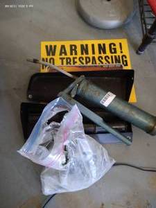 lot 402 image: Miscellaneous Garage Items
