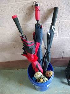lot 514 image: Umbrella Lot