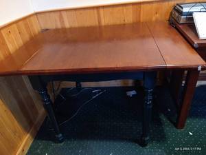 lot 531 image: Ligo Table w Two Matching Chairs