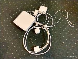 lot 546 image: Lot Of Apple Accessories - Chargers, Etc.
