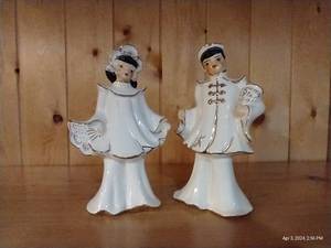 lot 552 image: Ceramic Figurines, Possibly Japanese Couple - 7 Tall