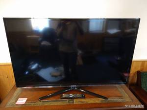 lot 561 image: Samsung 46 TV With Remote - Works