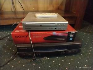 lot 562 image: VHS Player And 2 DVD Players - 1 NEW