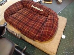 lot 563 image: 2 Orvis Brand Pet Beds - 1 Memory Foam - 53 x 32