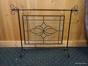 lot 564 image: Cut Glass Hanging Decor - Very Pretty