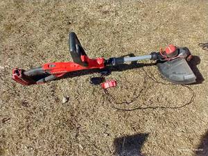 lot 586 image: Craftsman Battery-Operated Weed Whacker