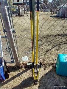 lot 587 image: Posthole Digger And Crimper