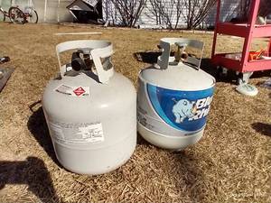 lot 589 image: 2 Propane Tanks - Both Feel Full
