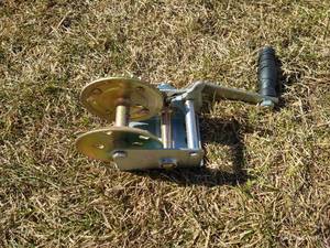 lot 595 image: Winch - 600 lb. Capacity - Like New