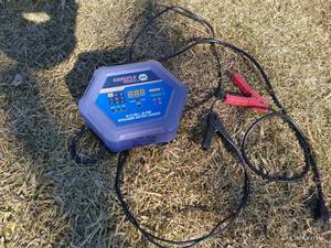 lot 596 image: Carlyle Tools Battery Charger