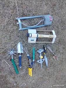 lot 615 image: Sprinklers And Garden Hand Tools