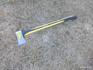 lot 627 image: 3.5 lb. Axe