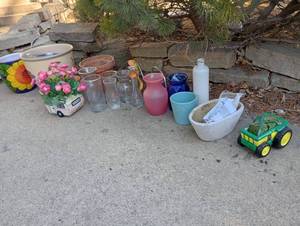 lot 525 image: Large Lot of Vases & Pots