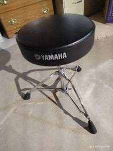 lot 652 image: Yamaha Drum Stool