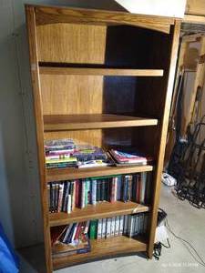 lot 659 image: Wooden Book Shelf w Books