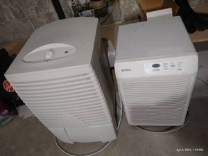 lot 689 image: Frigidaire & Kenmore Humidifiers