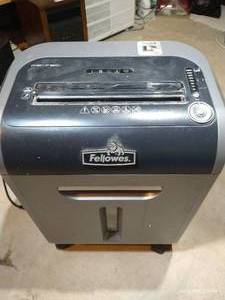 lot 699 image: Fellowes Paper Shredder