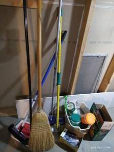 lot 705 image: Cleaning Supplies Lot